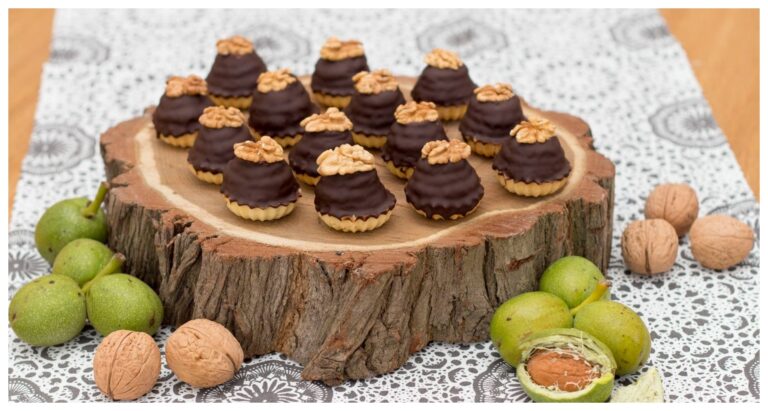 Nuss-Cupcakes mit leckerer Füllung und Schokoladenglasur – Weihnachtsplätzchen