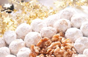 Weihnachtsklassiker: Wie man perfekte Walnuss-Schneekugeln macht