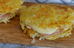 Bereiten Sie diese mit Schinken und Käse gefüllten Kartoffelpuffer zu: ohne Mehl und Eier
