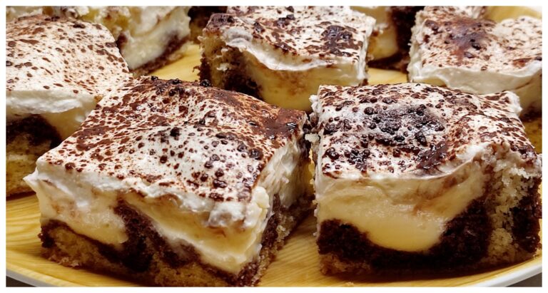 Unwiderstehlicher Traumkuchen, gefüllt mit Vanillepudding und einer Schicht saurer Sahne