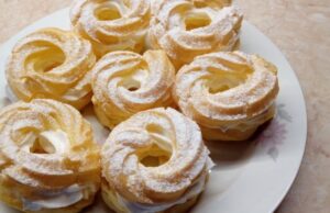 Bereiten Sie diese leckeren hausgemachten Kränze mit fluffiger Sahne zu!