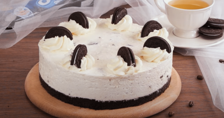 Luxuriöse Sahnetorte mit OREO-Keksen!