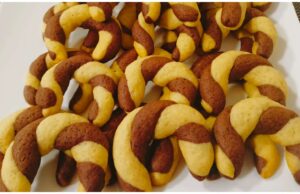Zweifarbige Mürbeteigbrötchen