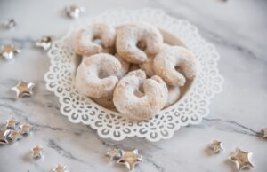 Vanillebrötchen mit Kokosnuss, die Sie nicht nur zu Weihnachten zubereiten werden.