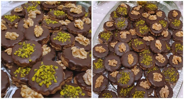 Kakao-Linzer mit Kaffeesahne und Schokoglasur