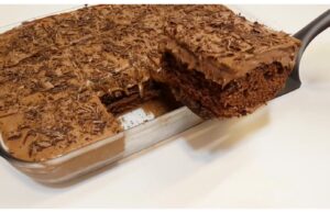 Apfel-Tornado mit Schokolade und saurer Sahne: Ein saftiges Becherrezept, das Sie lieben werden!