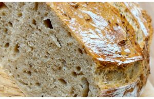 Backen Sie dieses knusprige hausgemachte Brot mit einfacher Zubereitung