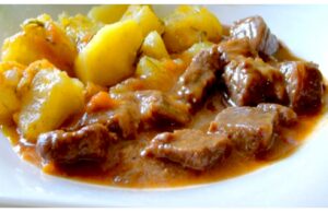 Winzige Schweinefleischstücke auf Kümmel und Bier – das Fleisch zerfällt auf der Zunge: Mit diesem Rezept werden Sie punkten!
