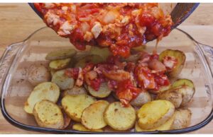 Kurzgebratenes Hähnchen und Kartoffeln: ein schnelles und leckeres Rezept, das man immer zur Hand haben sollte!