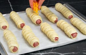 Würstchen in Speck und Blätterteig – Tipp für einen salzigen Snack!
