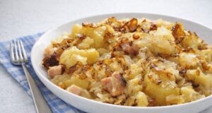 Altböhmischer Köhler-Eintopf aus einem Topf: Legendäres günstiges Gericht mit Heimatduft Altböhmischer Köhler-Eintopf: günstiges, sättigendes Gericht mit Kartoffeln, Nocken und Sauerkraut