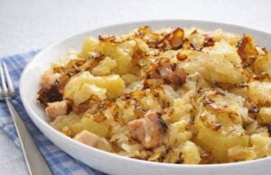 Altböhmischer Köhler-Eintopf aus einem Topf: Legendäres günstiges Gericht mit Heimatduft Altböhmischer Köhler-Eintopf: günstiges, sättigendes Gericht mit Kartoffeln, Nocken und Sauerkraut