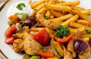 Blitzschnelle Hähnchenpfanne mit Honig und Chili: Saftiges Minuten-Gericht voller Farben Hähnchenpfanne mit Gemüse und Sweet Chili: Schnelles Gericht voller Geschmack