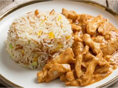 Hervorragende Hähnchenstreifen mit Knoblauch und Gemüsereis Hähnchenstreifen in feiner Knoblauchsauce mit buntem Reis – schnelles und günstiges Familienessen