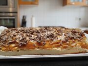 Luxuriöse Karamellschnitten vom Blech: Cremiges Dessert mit Blitz-Zubereitung, das auf der Zunge zergeht Karamell-Pudding-Dessert.