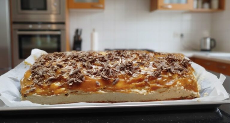 Luxuriöse Karamellschnitten vom Blech: Cremiges Dessert mit Blitz-Zubereitung, das auf der Zunge zergeht