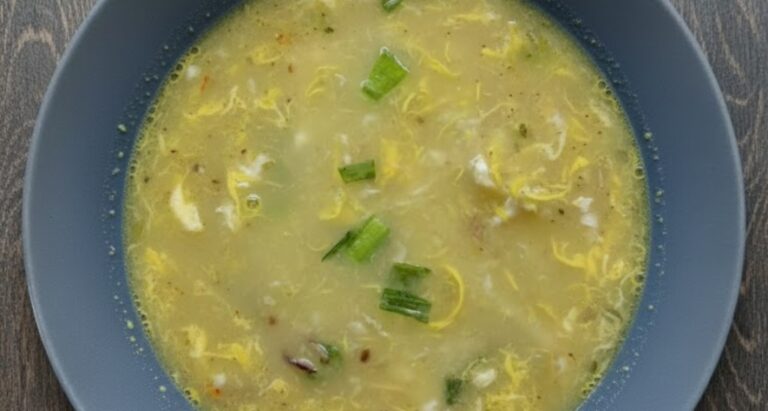 Ausgezeichnete angebratene Kümmelsuppe mit Ei: Ein wärmender Klassiker, der die Seele streichelt