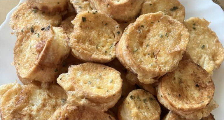 Knusprige Käseringe aus Brötchen: Blitzschnelles Abendessen im Ei