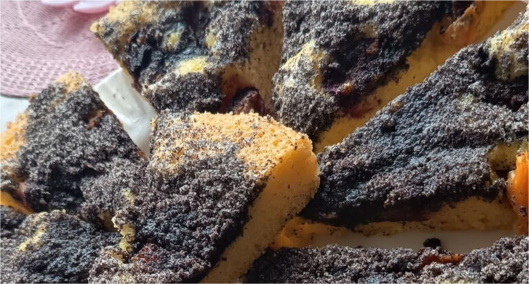 Löffel-Blitzkuchen mit Obst und Mohn: Flaumiges, moosiges Dessert ohne Wiegen