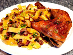 Mamas Hähnchen mit Leber und Champignons: Duftendes Rezept, das jede Portion vergrößert Mamas Hähnchen mit Leber und Champignons – duftendes Rezept, das jede Portion vergrößert