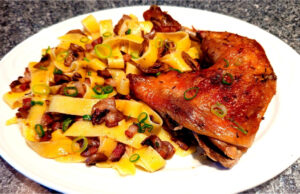 Mamas Hähnchen mit Leber und Champignons: Duftendes Rezept, das jede Portion vergrößert Mamas Hähnchen mit Leber und Champignons – duftendes Rezept, das jede Portion vergrößert