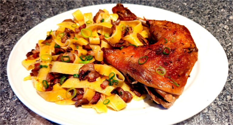 Mamas Hähnchen mit Leber und Champignons: Duftendes Rezept, das jede Portion vergrößert