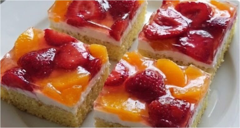 Frischer Biskuit mit Mascarpone, Obst und Gelee: Ein leichter Nachtisch zum Verlieben