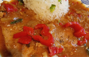 Ehrliche Zigeuner-Schweinebraten mit Tomaten, Knoblauch und Paprika
