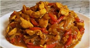 Blitzschnelles Hähnchen-Wokgericht mit Gemüse in 20 Minuten: Hervorragendes Pfannengericht Schnelles Hähnchen-Wokgericht mit Gemüse – saftiges Fleisch und cremige Sauce
