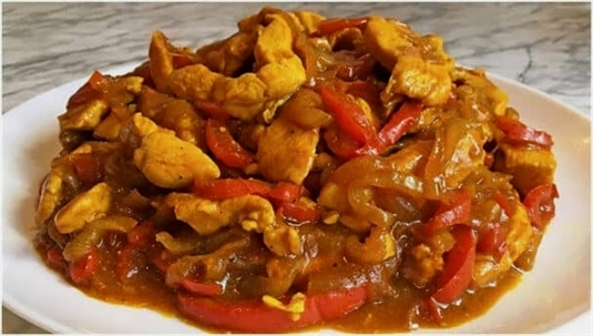 Blitzschnelles Hähnchen-Wokgericht mit Gemüse in 20 Minuten: Hervorragendes Pfannengericht