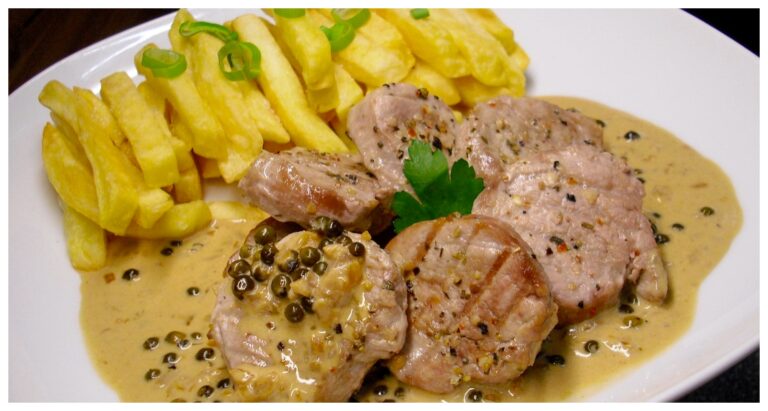 Luxuriöses Schweinefilet mit grüner Pfeffersauce und Cognac