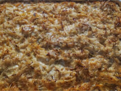 Traditionelles Kolozsvárer Schichtkraut mit Hackfleisch und Sahne Traditionelles Kolozsvárer Schichtkraut mit Hackfleisch und Sahne