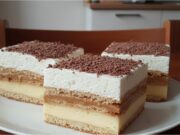 Ungebackene 3BIT-Schnitten: Rezept für ein Karamell-Vanille-Dessert ohne Backen mit Butterkeksen und Sahne Ungebackene 3BIT-Schnitten – luxuriöses Dessert mit Salko, Pudding und Sahne