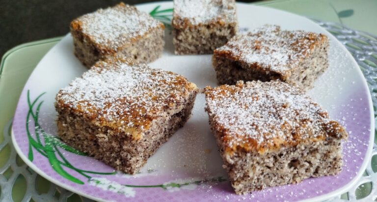 Saftiger Mohnkuchen wie von Oma, der nach Zimt duftet und tagelang frisch bleibt