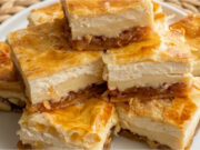 Apfelkuchen aus Blätterteig mit Quark und Pudding: Schneller Kuchen ohne aufwendigen Teig Apfelkuchen aus Blätterteig mit Quark und Pudding – schnell und einfach