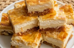 Apfelkuchen aus Blätterteig mit Quark und Pudding: Schneller Kuchen ohne aufwendigen Teig Apfelkuchen aus Blätterteig mit Quark und Pudding – schnell und einfach