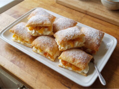 Apfeltaschen aus Blätterteig: Knuspriges Dessert mit zarter Mascarpone-Creme Apfeltaschen aus Blätterteig mit Mascarpone-Creme