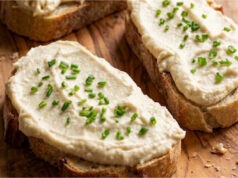 Aufstrich aus gebratenen Eiern: Mit Frischkäse und etwas Senf in wenigen Minuten fertig Cremiger Aufstrich aus gebratenen Eiern mit Frischkäse und Senf