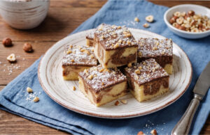 Blechkuchen mit Schokoladenglasur: Einfacher Marmorkuchen mit Nüssen und Kokos Blechkuchen mit Schokoladenglasur, Nüssen und Kokos