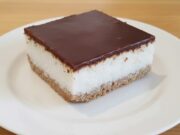Kokoswahnsinn ohne Backofen: Luxuriöser ungebackener Bounty-Kuchen Ungebackener Bounty-Kuchen: luxuriöses Dessert ohne Backen