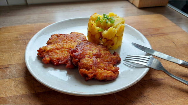 fleischkuchlein-schweinenacken Fleischküchlein aus Schweinenacken mit gestampften Kartoffeln