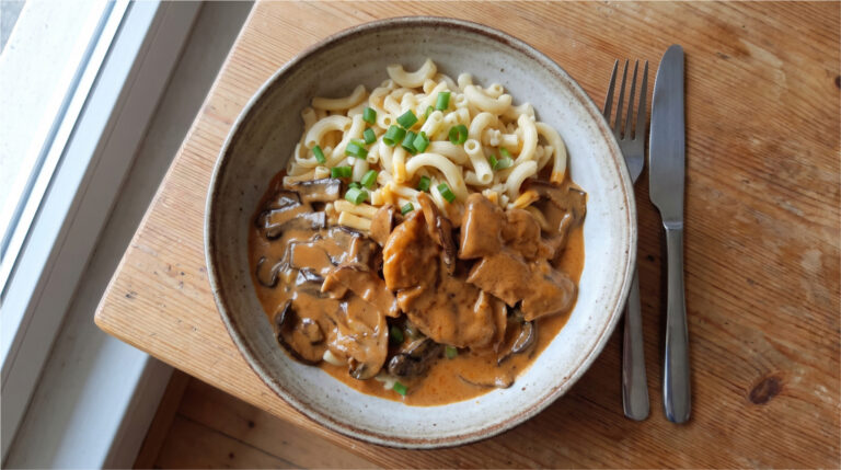 Hähnchenfilets mit Steinpilzen: Zartes Fleisch in feiner Sahnesoße