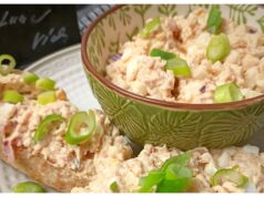 Die Königin der tschechischen Häppchen: Luxuriöser hausgemachter Aufstrich mit Schinken, Ei, Schmelzkäse und Worcestersauce Traditioneller Häppchen-Aufstrich mit Schinken, Käse und Ei