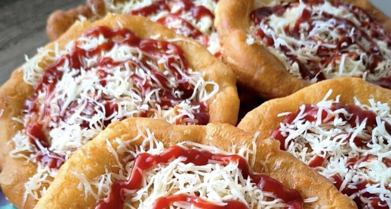 Hausgemachte Langos aus Joghurtteig: Über Nacht im Kühlschrank aufgegangen, am nächsten Tag wunderbar luftig