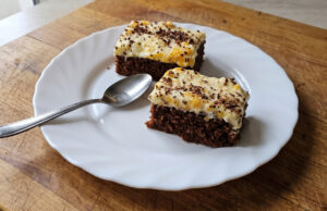 Hrk-Hrk Kuchen mit Mandarinen: Schnelles cremiges Blechdessert Hrk-Hrk Kuchen mit Mandarinen auf Blech