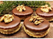 Die besten Ischler Törtchen mit zartem Nussmürbeteig, Creme und Aprikosenmarmelade Ischler Törtchen mit Johannisbeermarmelade und Schokolade – festliches Weihnachtsgebäck