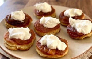 Joghurt-Krapfen ohne Gehzeit: Der Teig ist in wenigen Minuten fertig und wird goldbraun ausgebacken Joghurt-Krapfen ohne Gehzeit – der Teig ist in wenigen Minuten fertig und wird goldbraun ausgebacken