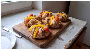 Überbackene Kaisersemmeln mit Cheddar und Kräuterbutter: Schnelles Abendessen in 12 Minuten Überbackene Kaisersemmeln mit Cheddar und Kräuterbutter