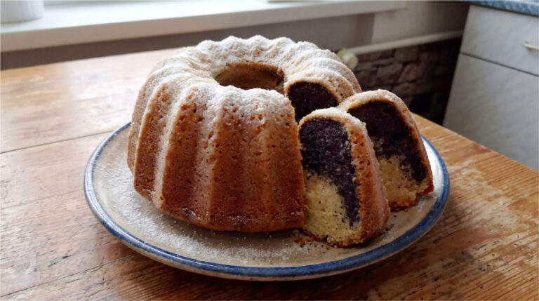 Kefir-Mohn-Gugelhupf: Einfacher, saftiger Kuchen mit feiner Zimtschicht
