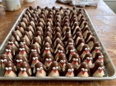 Kokospinguine: Verspieltes, ungebackenes Weihnachtsgebäck aus Bienenstockförmchen Kokospinguine – ungebackenes Weihnachtsgebäck aus Kokos und Schokolade